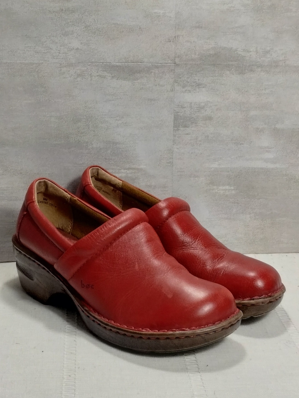 b.o.c. Born Red Leather Comfort Clogs Size 9 Chunky Boho Casual Artsy Chic